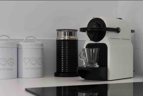 Beachfront 2BR/2BA Desing Suite on Tel-Aviv 19 Dwell