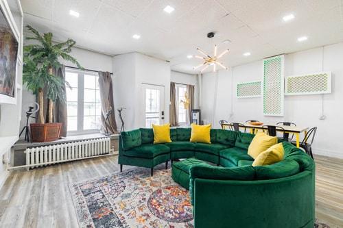 Bright & Airy Home w/Stylish, Contemporary Touches 1 Dwell