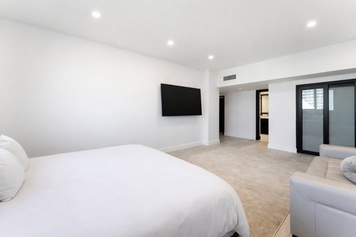 Oceanfront Penthouse with Pool & Beach Access 28 Dwell