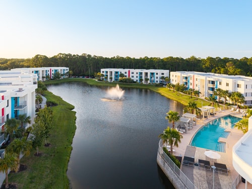 Spacious 3BR | Pool, Gym, Near Beach & Speedway 3 Dwell