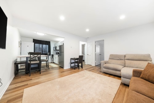 2BR Sandwich Home | Kitchen, TV & Family-Friendly 3 Dwell