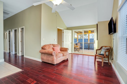 Lakefront Gilbert Suite | Balcony + WiFi 1 Dwell