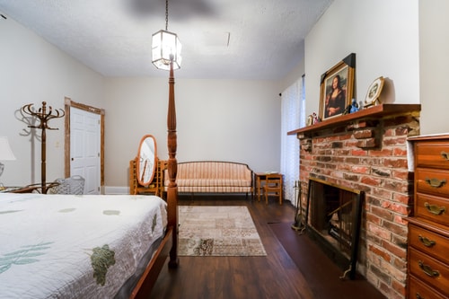 Renovated 4BR | 10 Min to Liberty University 13 Dwell