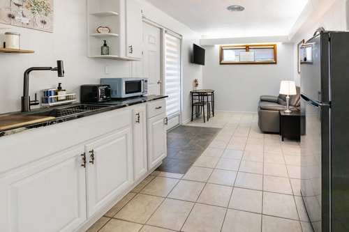 Modern 2BR Apartment • Free Parking • Baden 6 Dwell