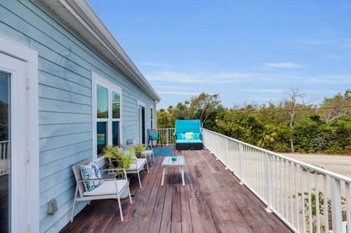 Canalfront Marathon Escape w/ Pool & Dock 13 Dwell