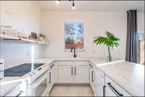 Disney-Area 3BR Home | Pool, Arcade & Tiki Bar 15 Dwell