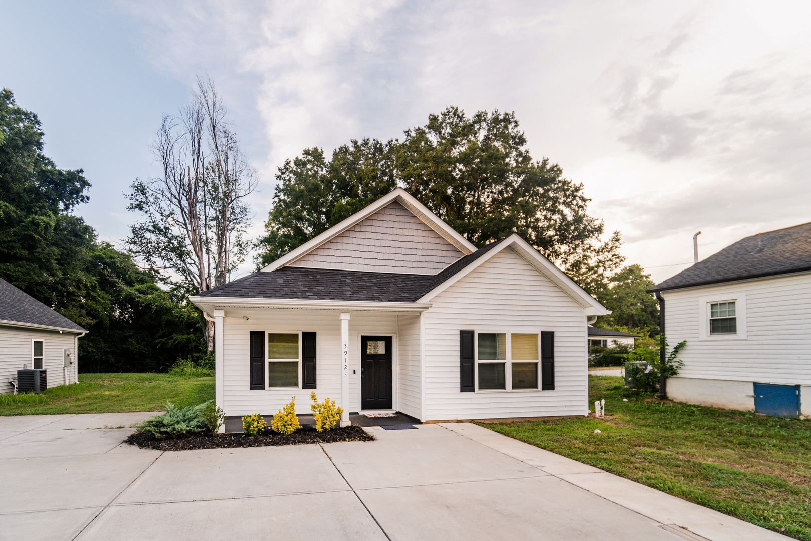 Uptown Charlotte 3BR | Grill + Fire Pit Dwell