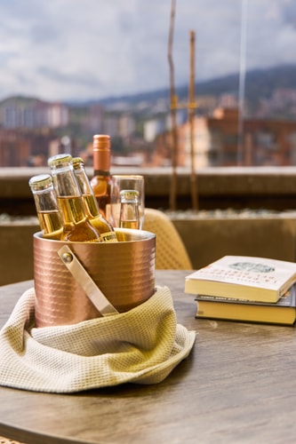 Rosa Negra Haven | Cozy Stadio Aparta-Suite 17 Dwell