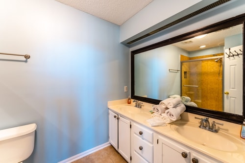 Charming 3-Bed Beach House with bathtub & BBQ 12 Dwell