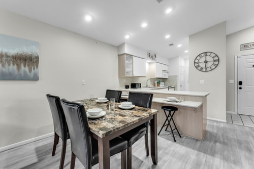 Branson 2BR Retreat | Jacuzzi + Gym + Pools 11 Dwell