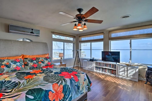 Smithfield Riverfront | Private Beach + Dock 9 Dwell