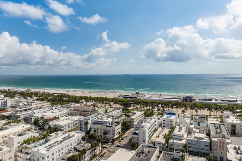 Walk to Beach & Ocean Drive | Pet-Friendly 2 Dwell