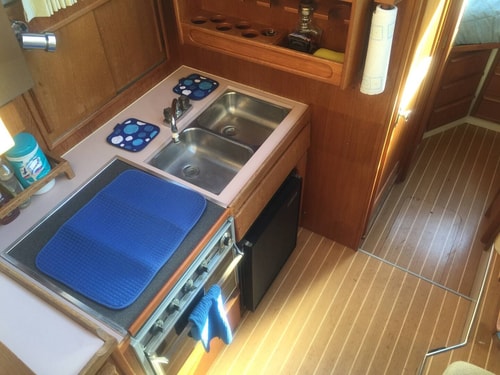 Charming 36ft Yacht | Steps to DTW Anacortes 16 Dwell