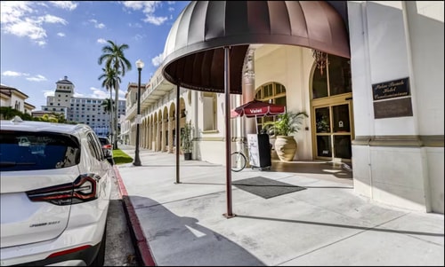 Beachside Palm Beach Condo | Pool & Walk to Sea 21 Dwell