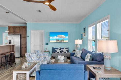 Canalfront Marathon Escape w/ Pool & Dock 3 Dwell