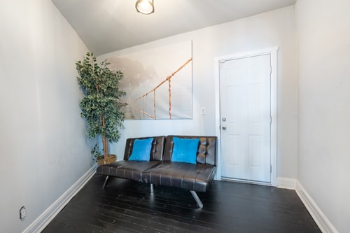 Stylish Detroit Stay | Close to City Highlights 10 Dwell