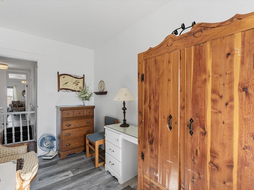 Pet-Friendly Historic 4BR Home in Illinois 26 Dwell