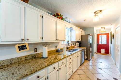 Charming 3-Bed Beach House with bathtub & BBQ 24 Dwell