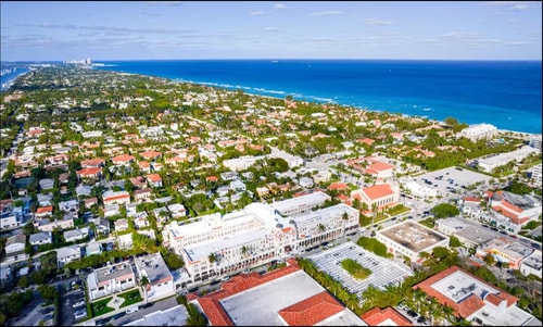Beachside Palm Beach Condo | Pool & Walk to Sea 19 Dwell
