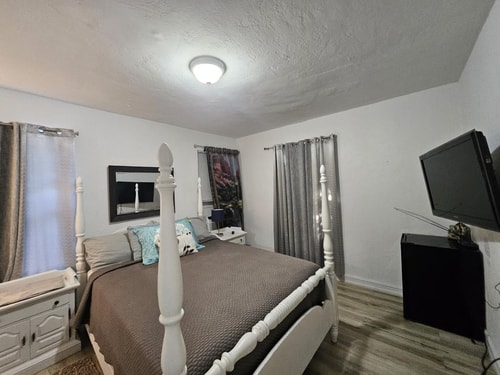 Brickell 2BR Retreat • Patio • Pets OK 18 Dwell