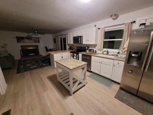 Newport News 4BR | Saltwater Pool & View 28 Dwell