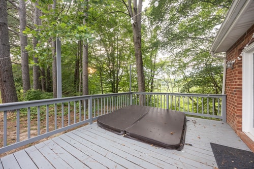 VA Riverfront 4BR | Dock + Kayaks + Games 42 Dwell