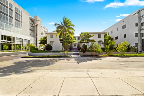 Miami Little Havana 2BR | Skyline Views + Yard 35 Dwell