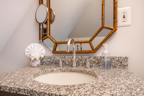 Detroit North End 6BR | Pets, WiFi, Parking 11 Dwell