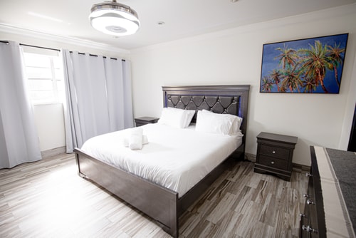 Spacious 5-Bedroom House with Pool in North Miami 35 Dwell