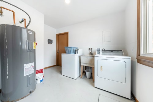 2BR Sandwich Home | Kitchen, TV & Family-Friendly 13 Dwell