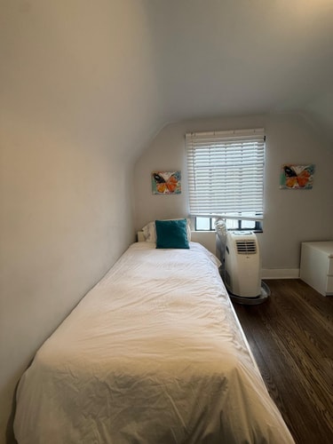 Detroit 3BR Home with Backyard | Sleeps 6 16 Dwell