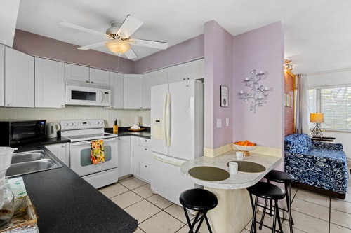 Bright 2BR Getaway | BBQ, Garden & Parking 8 Dwell