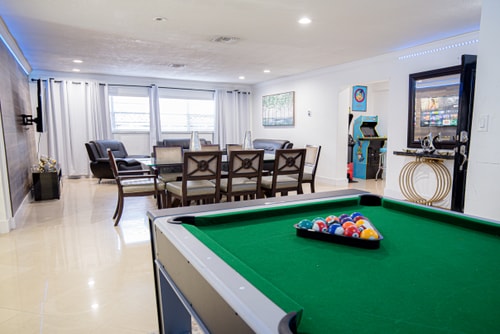 Spacious 5-Bedroom House with Pool in North Miami 16 Dwell