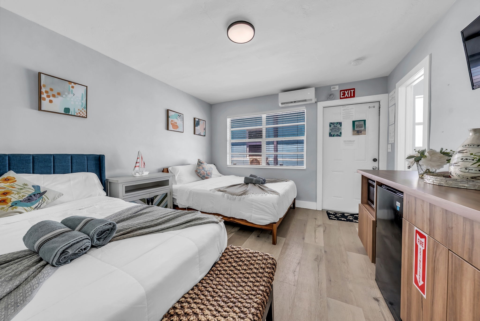 Beachside 1BR w/ Parking in Hollywood Dwell