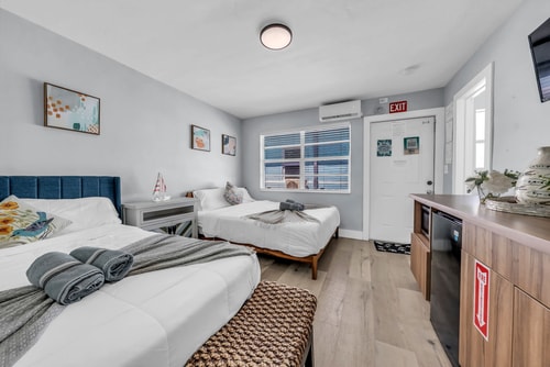 Beachside 1BR w/ Parking in Hollywood Dwell