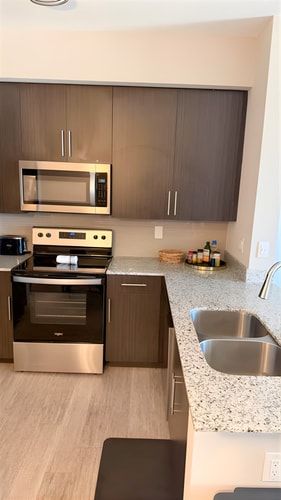 Modern 1BR Condo Near Gulf Coast Town Center 14 Dwell