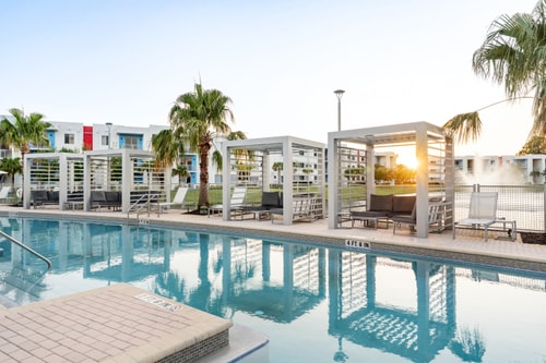 Spacious 3BR | Pool, Gym, Near Beach & Speedway 41 Dwell