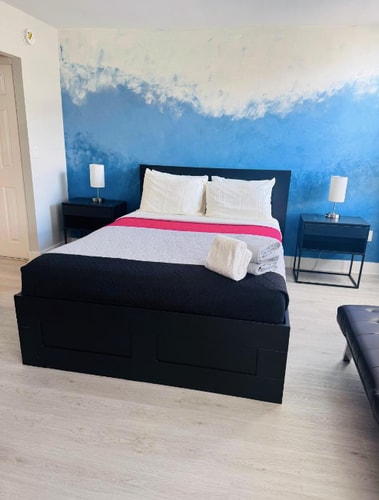 Miami Beach Condo Steps to Ocean Drive – Pets OK 1 Dwell