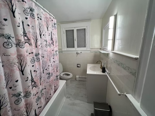 Cozy 2BR in Niagara Falls + Backyard 10 Dwell