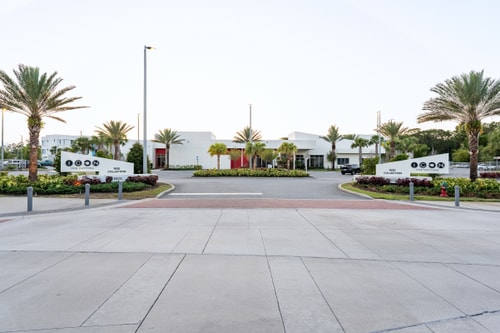 Spacious 3BR | Pool, Gym, Near Beach & Speedway 54 Dwell