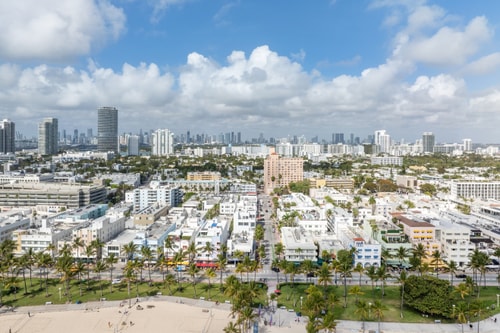 Walk to Beach & Ocean Drive | Pet-Friendly 40 Dwell