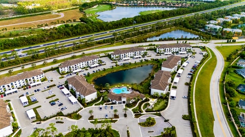 Fort Myers 1BR Condo | Pool + Gym + BBQ 25 Dwell