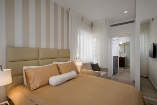 Beachfront 2BR/2BA Desing Suite on Tel-Aviv 0 Dwell