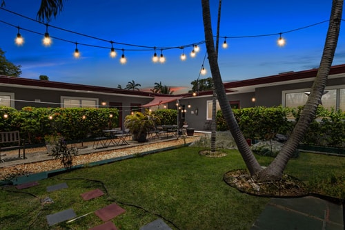 Pet Friendly Stylish Studio in Hollywood 4 Dwell