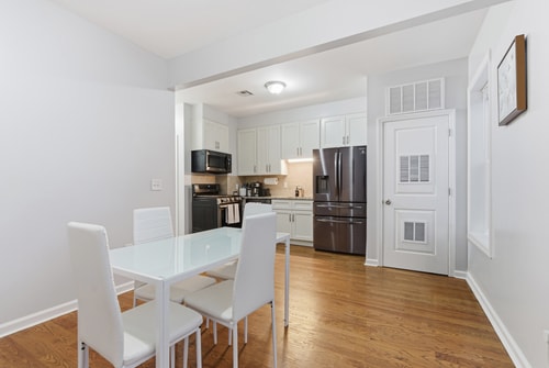 Cozy 2BR Apartment in Jersey City with Smart Lock 13 Dwell