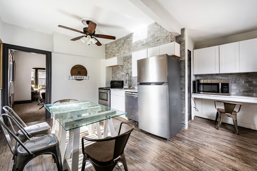 Charming Haven | Near Downtown Detroit 2 Dwell