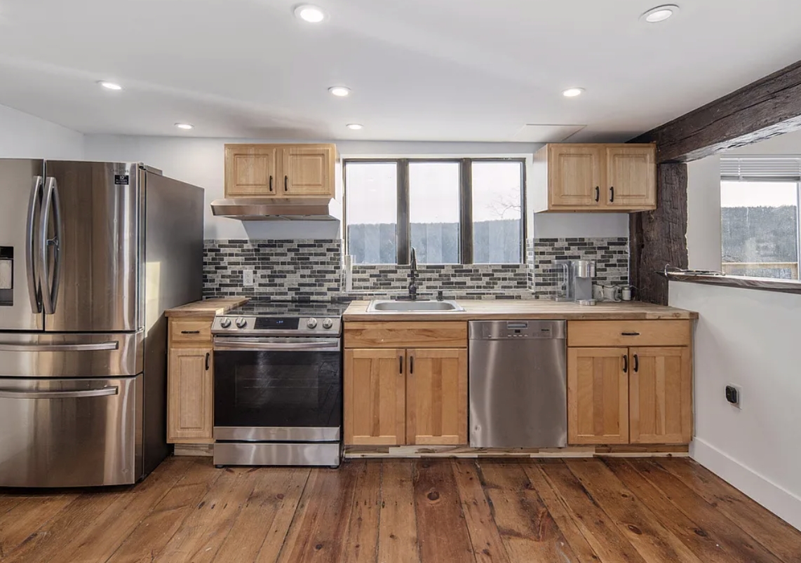 Spacious 3-Bedroom House with Pool & Game Room Dwell