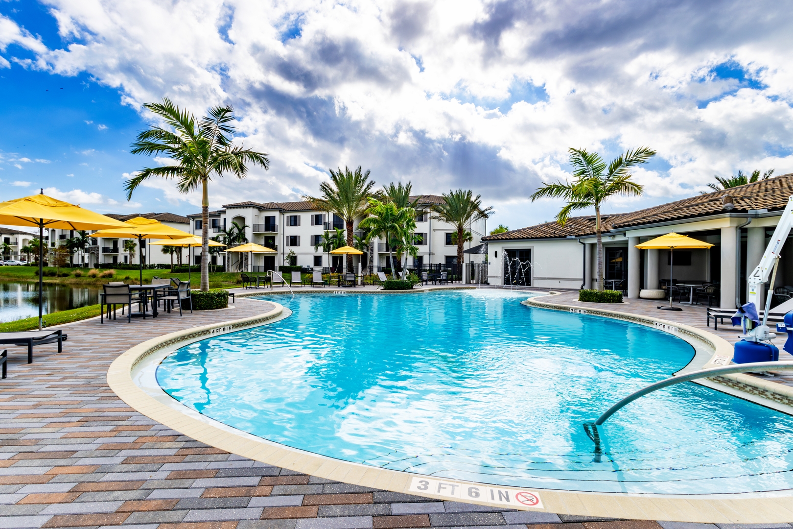 Fort Myers 2BR Condo | Pool + BBQ + Gym Dwell