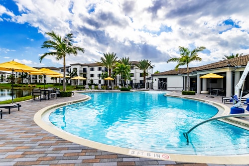 Fort Myers 2BR Condo | Pool + BBQ + Gym Dwell