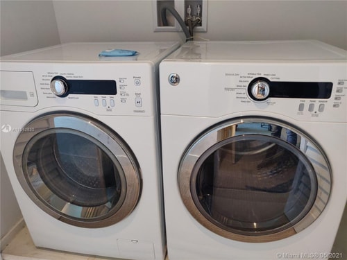 Ocean View Apt on the Beach 2 Bedroom 2 Bath. 40 Dwell